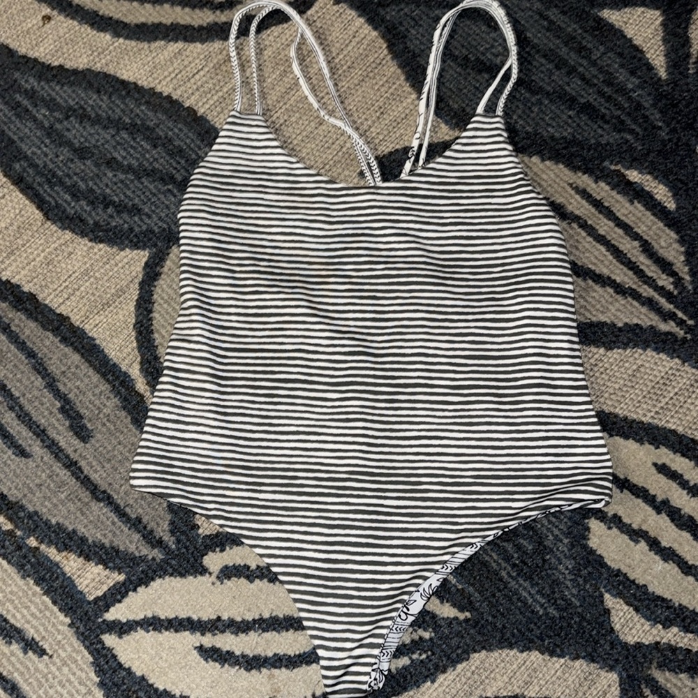 Rove Swim reversible one piece swimsuit black white Large w/ crochet - Picture 5 of 7